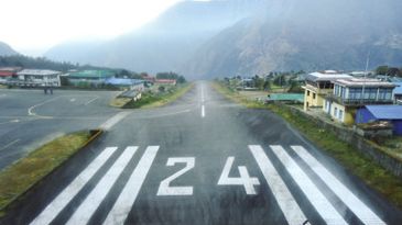 Lukla Airport_Rollbahn1_Avbit_400x300